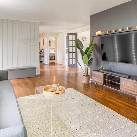 1 Mi To Uo Campus - Family Home With Pool Table!